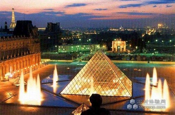 贝聿铭作品+卢浮宫院内的玻璃金字塔