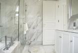 白色浴室--天然石材装饰清新的浴室设计