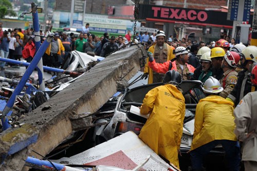 洪都拉斯国家足球场看台倒塌造成多人死伤2