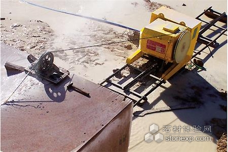 石材机械介绍：金刚石绳锯机