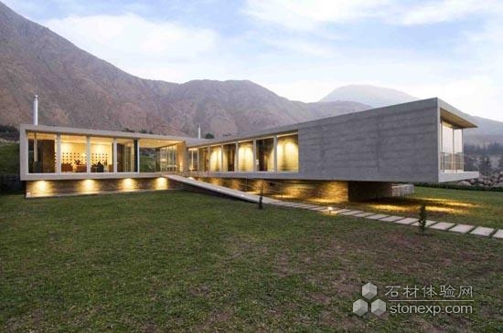 Juan Carlos Doblado作品 秘鲁安第斯山下的石屋
