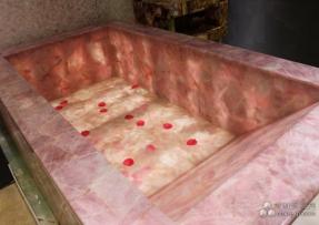 奢华粉水晶浴缸