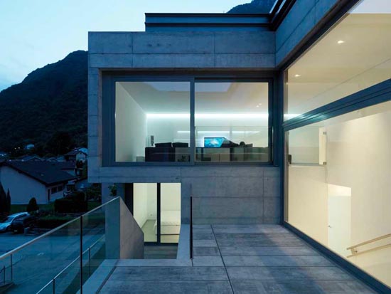 Exterior Design Modern Contemporary House in Lumino By David Macullo Architects 01