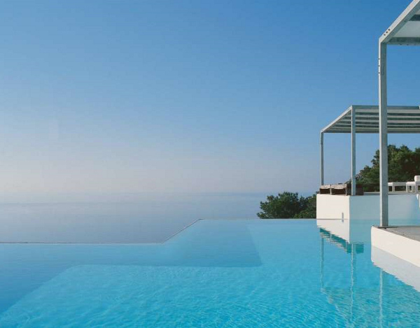 Modern Home With Infinity Pool Design