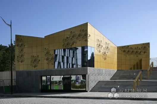 法国巴黎紫丁香花地铁站