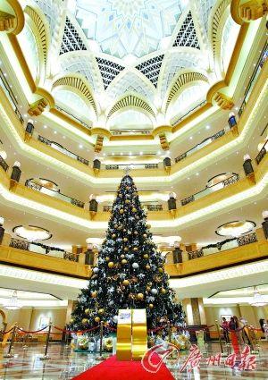 1100万美元！史上最贵圣诞树穿金戴银挂钻石