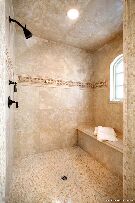 卫生间：米黄石材墙面和马赛克地面