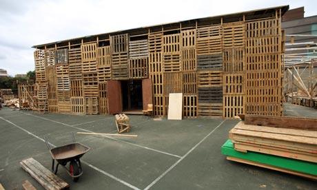 英国用废料建造剧院（图）