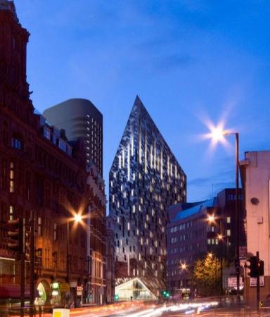 伦敦豪华“钻石形”酒店灵感来源医院的外墙