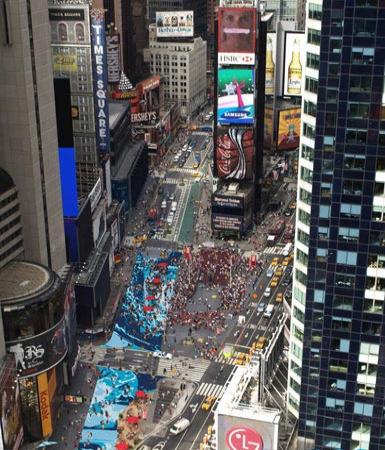 纽约时代广场新的临时街景 “冰水热岛”