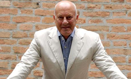 英国建筑师诺曼·福斯特从英国上议院辞职