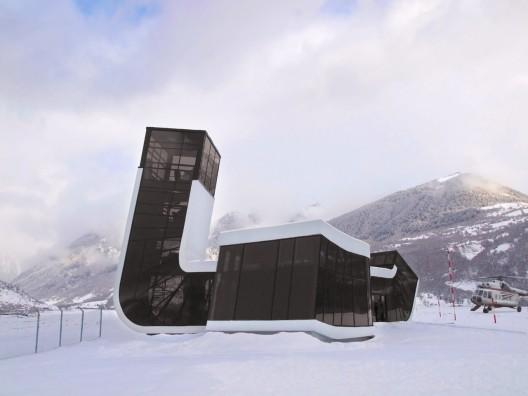 冰雪里的奇特建筑