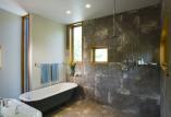 黑色天然石材应用于浴室设计