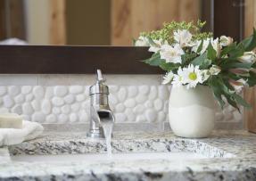 白色大理石装饰卫生间设计——台面板设计