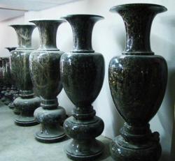 复古风情的黑金花花瓶