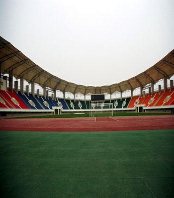 骂声中成长的体育场馆