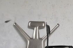 压铝椅子 Pressed Chair by Harry Thaler