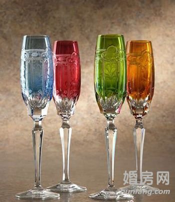 多彩红酒杯具 浪漫情人节增添居家别样情怀(图)