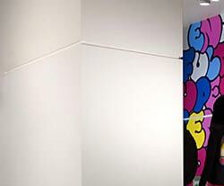 Kid Robot咸蛋超人店铺展示