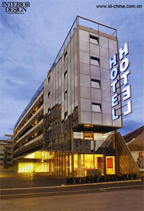 Augarten Hotel，体量干净利落，线条简洁明确，与周围建筑相得益彰。