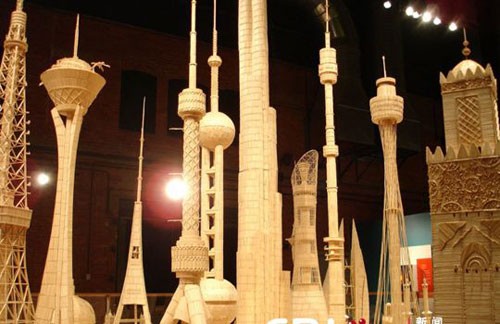 耗时5年：美“建筑师”完成全世界最大的牙签城1