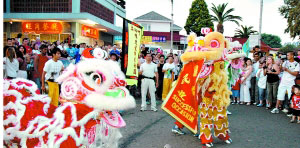农历新年时,南非约堡的华人齐聚唐人街喜庆过年