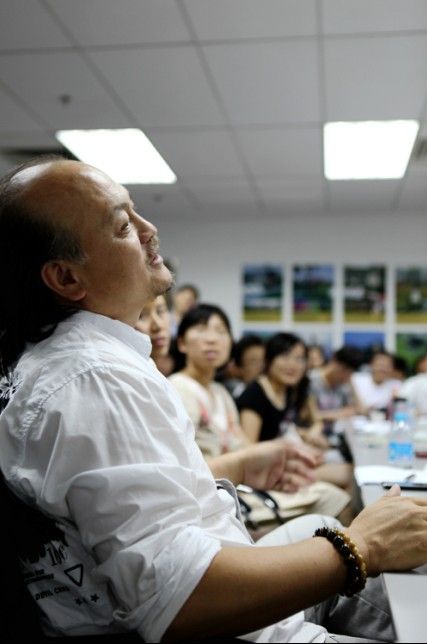 著名雕塑家任军先生与学生们交流