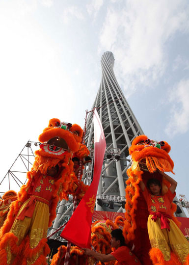世界上最高的电视塔在广州开放1