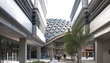 福斯特的阿联酋Masdar学院即将完工2