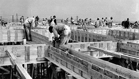 1941年11月,建筑工人在五角大楼的工地上