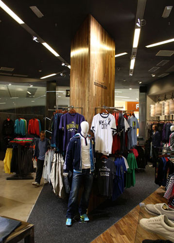 年轻建筑师设计英国格拉斯哥Xile旗舰店5