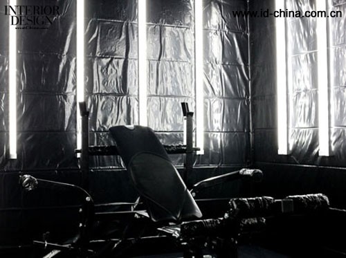 “Back Room – adults only”展览-2