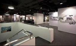 展厅二楼入口处的奥德堡ONDARIA悬挂式灯具