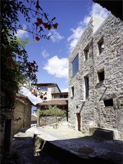 农村也要现代设计——瑞士Scaiano石楼改造项目